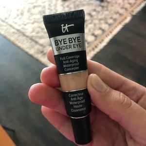 IT cosmetics bye bye under eye concealer medium